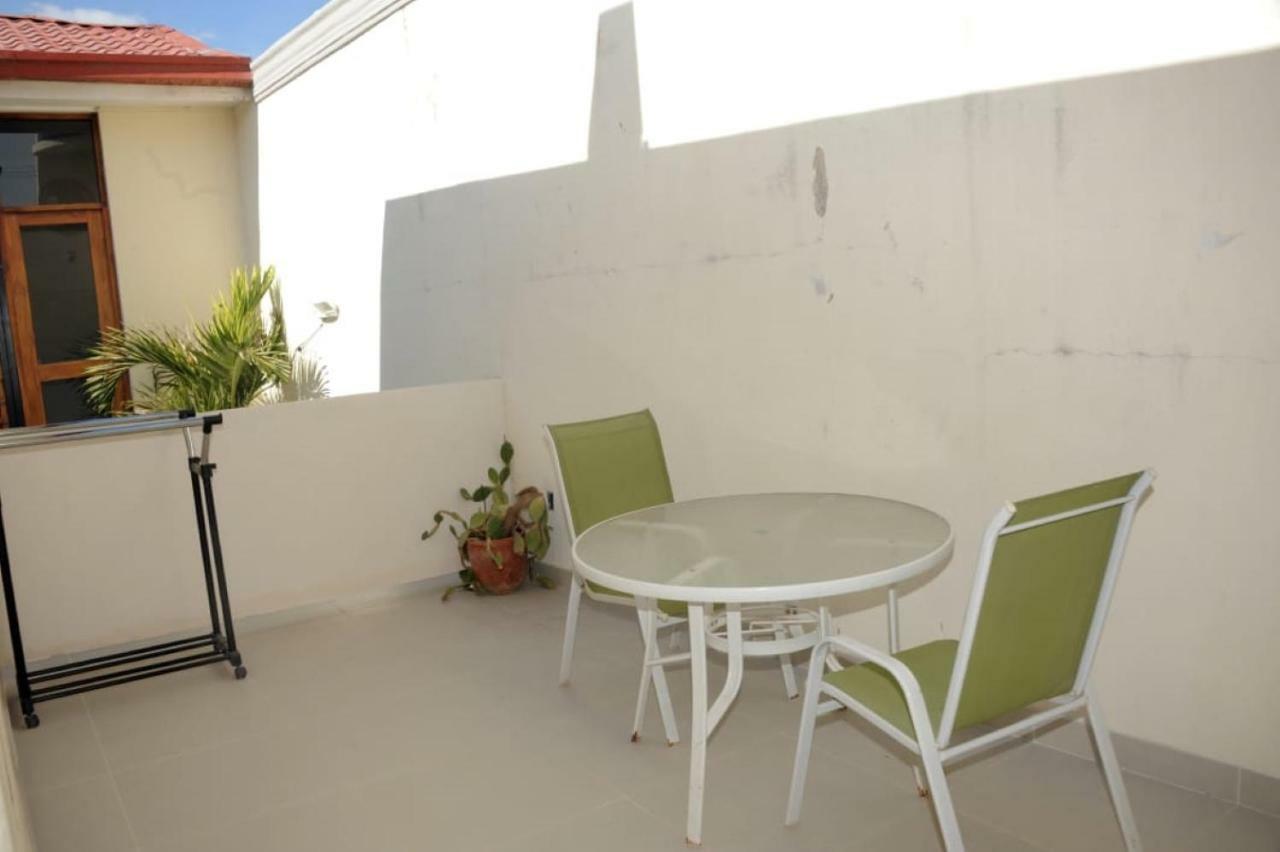Apartamentos Casa Amarilla Granada  Kültér fotó